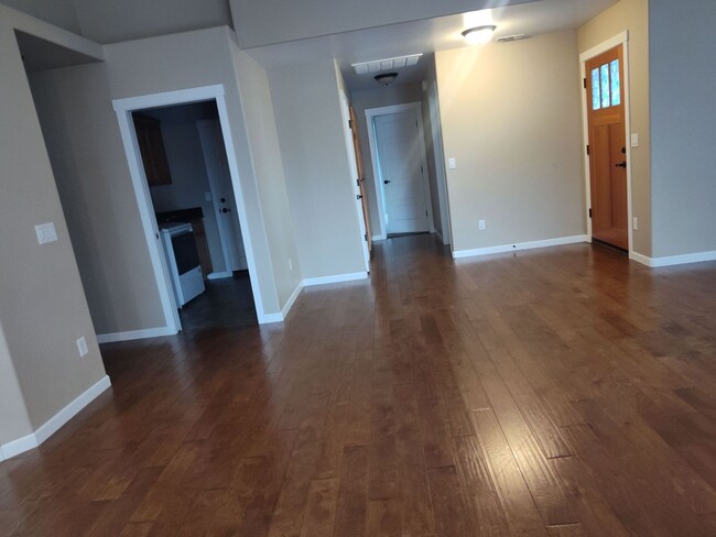 Building Photo - 3 bed 2 bath Single Family Home for Rent i...