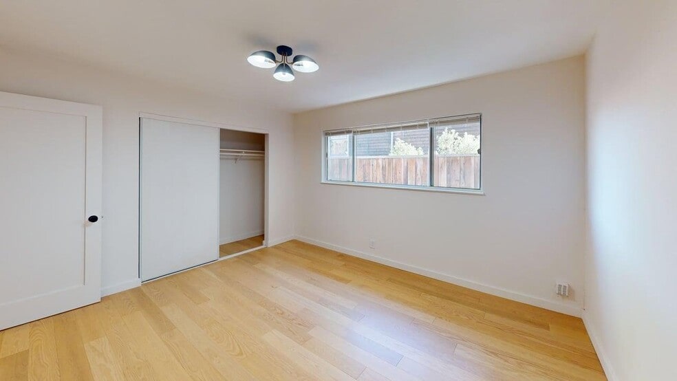 Building Photo - 1529 St Charles St