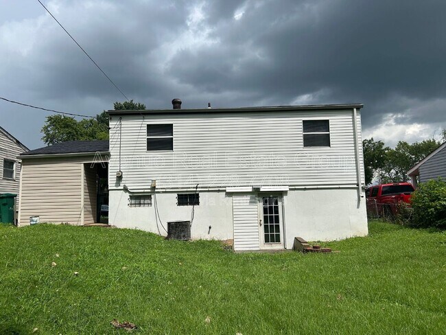 Building Photo - 10441 Prince Dr