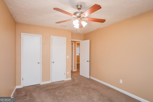 Building Photo - 1912 Singer Way