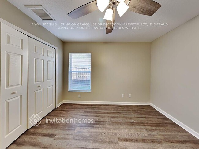 Building Photo - 2566 SW Hinchman St