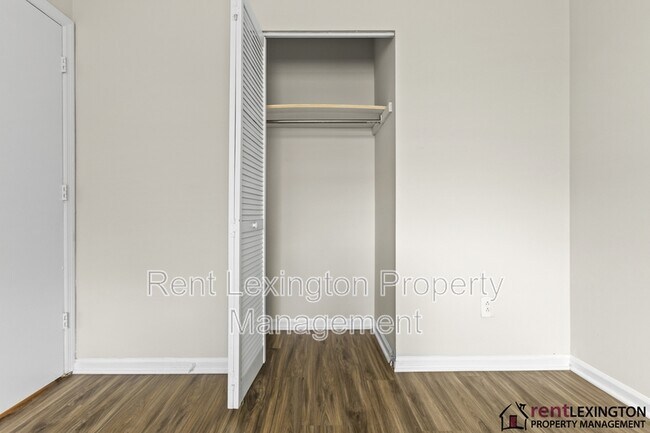 Building Photo - 3966 Northampton Dr