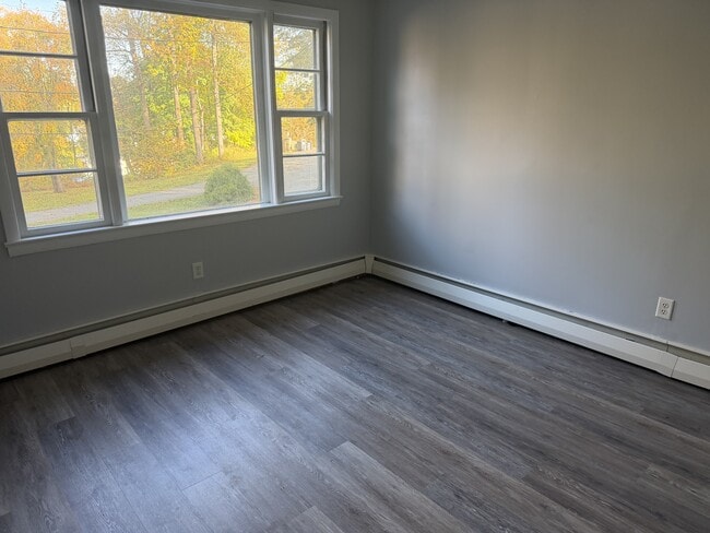 Building Photo - 104 W Fairview St