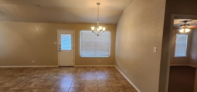 Building Photo - Lovely 2 Bed/2 Bath Duplex in Trimmier Est...