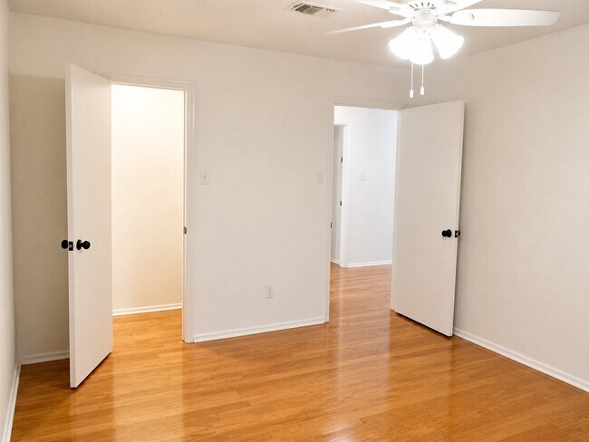 Building Photo - 12913 Trail Hollow Dr