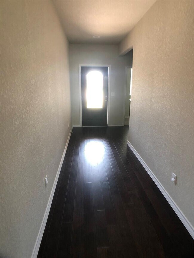 Building Photo - 113 Flexus Ln