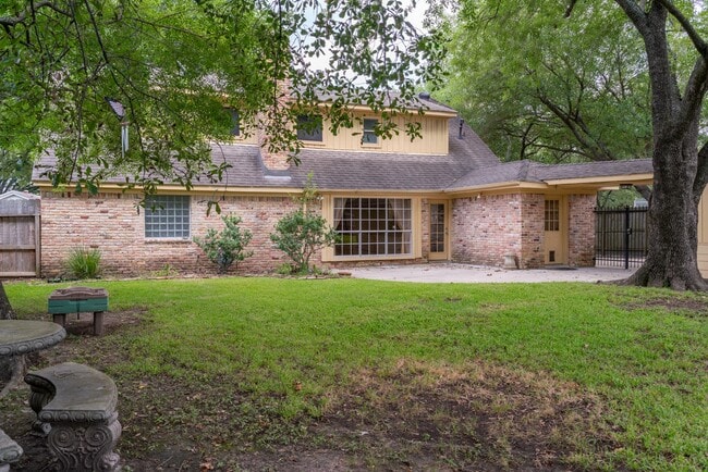 Building Photo - 1704 Crystal Hills Dr