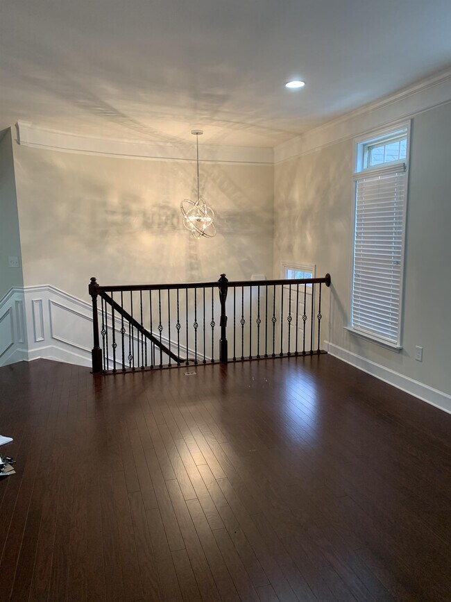 Building Photo - 2562 Sibley Dr