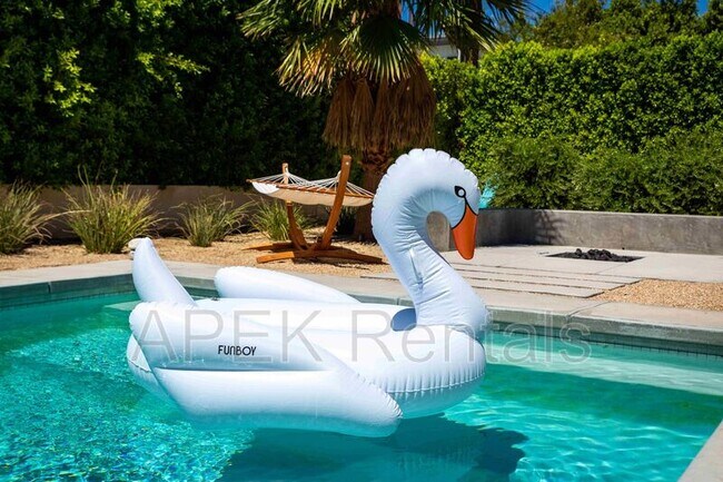 Building Photo - 2355 W Nicola Rd