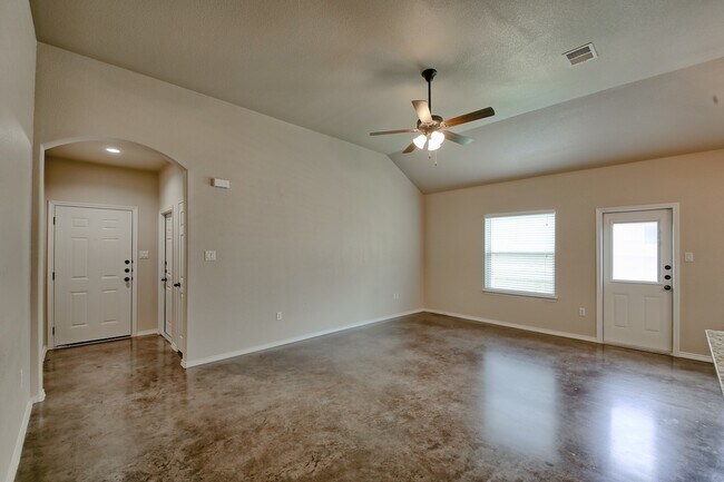 Building Photo - GORGEOUS 3 BEDROOM DUPLEX LOCATED IN BUDA, TEXAS!