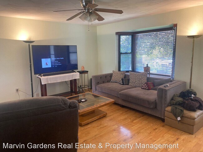 Building Photo - 4 br, 2 bath House - 646 Elliott St.