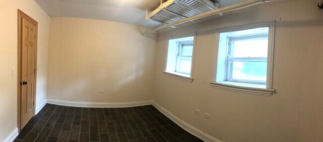 Building Photo - 2611 N Albany Ave