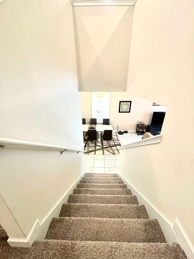 Building Photo - Available Move In 06/01! - Beautiful 3 Bed...