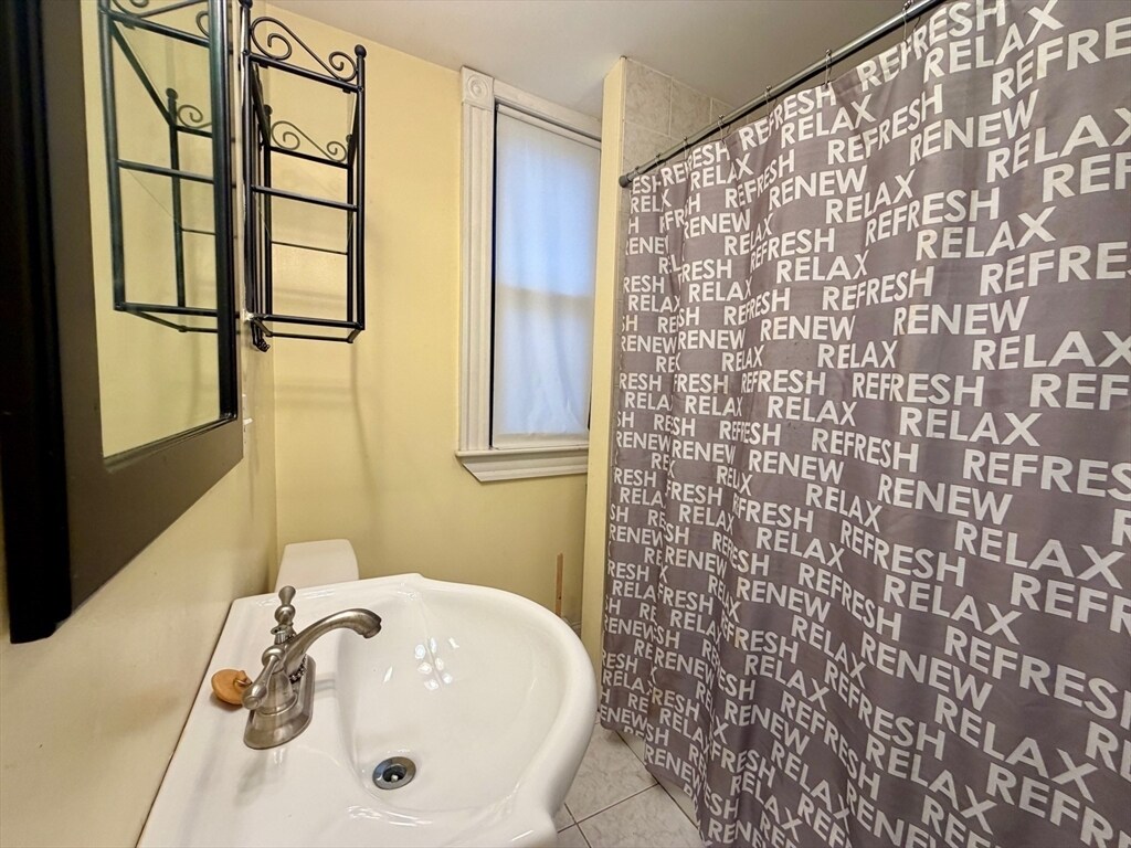 Building Photo - 43 Thorndike St