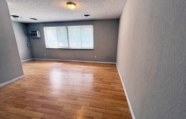 Building Photo - 559 Lowell Ave