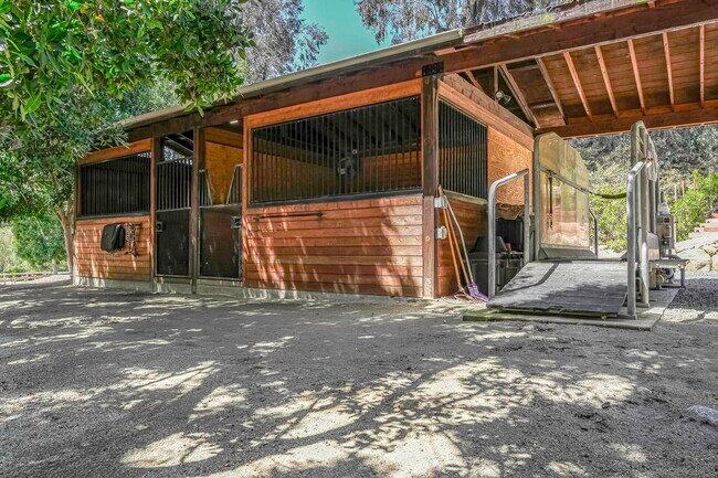Building Photo - 5305 La Crescenta Rd