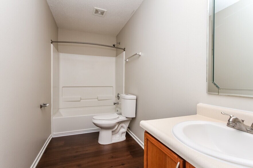 Building Photo - 8649 Hopewell Ct