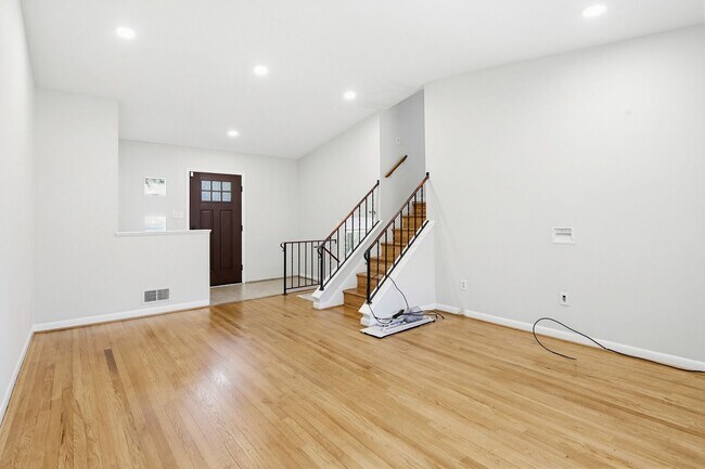 Building Photo - 9717 Hedin Dr
