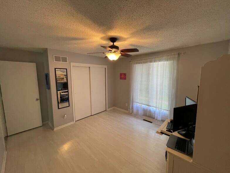 Bedroom #1 w/large closet - 2924 56th St