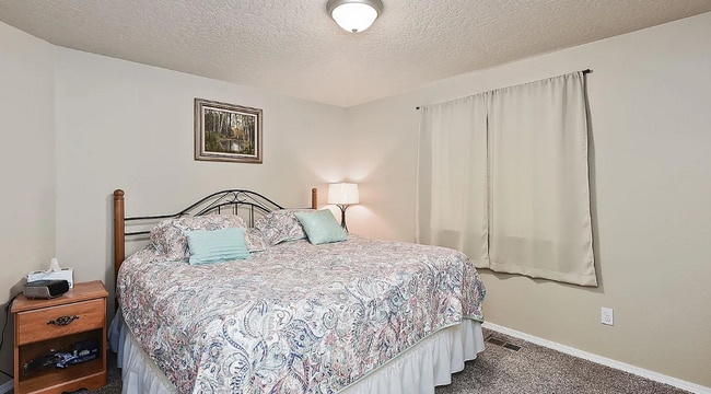 Building Photo - 928 Aspen Grove St