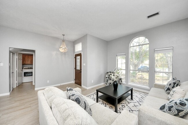 Building Photo - 20922 Whitevine Way