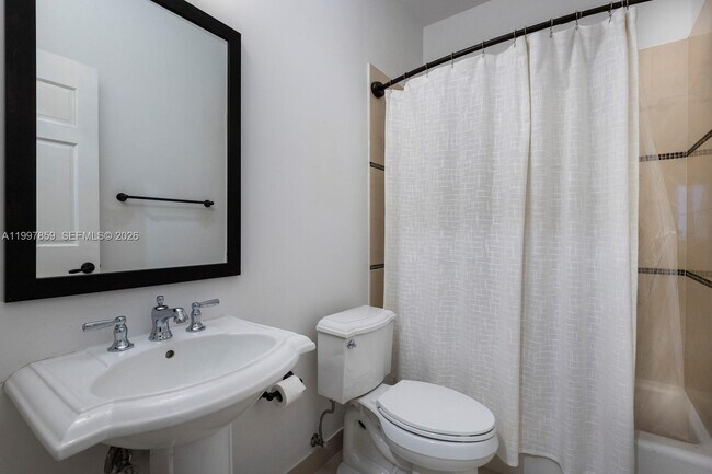 Building Photo - 324 SW 30th Rd