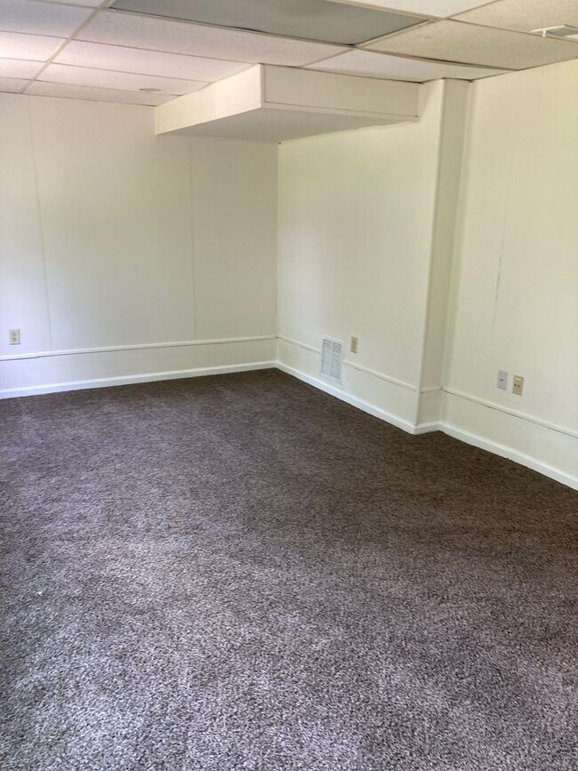 Building Photo - Farmbrook Rental