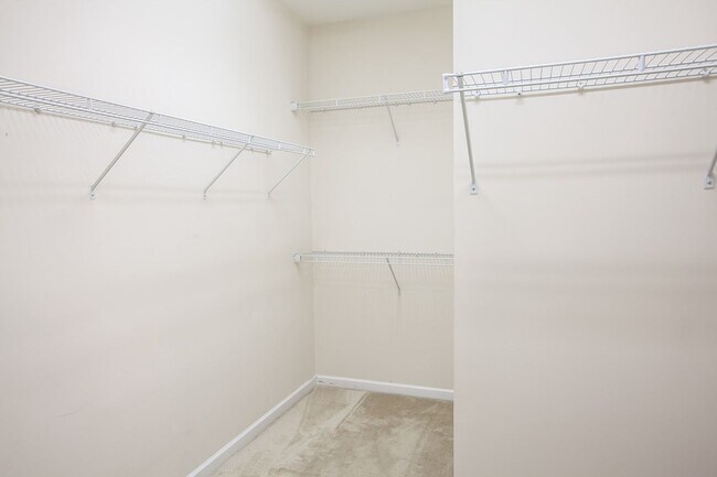 Building Photo - 5818 Glenmore Garden Dr