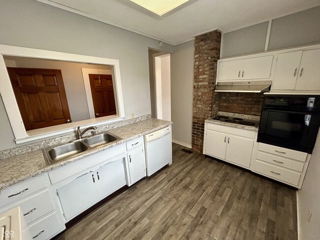 Building Photo - 639 Stevens St
