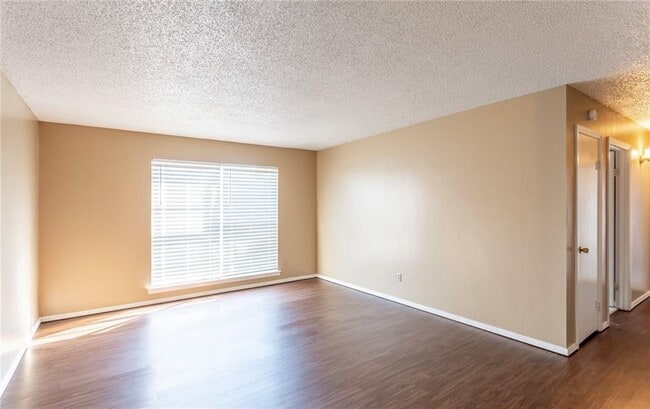 Building Photo - 2100 N Leverett Ave