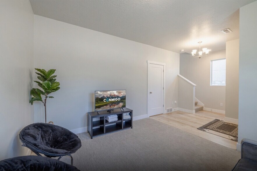 Building Photo - 1024 W 400 S