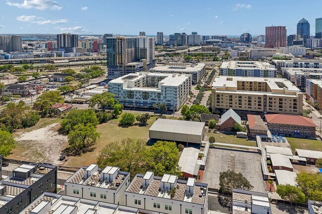Building Photo - New Construction Townhome For Lease downtown Tampa, Ybor City, Gas Worx