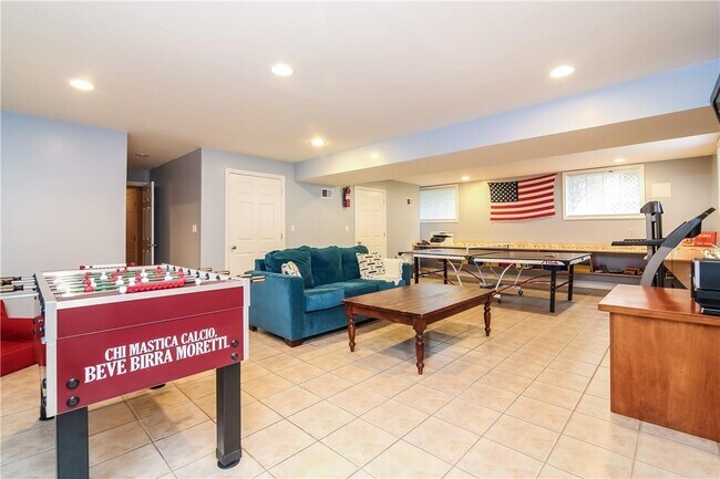 Building Photo - 423 English Pl