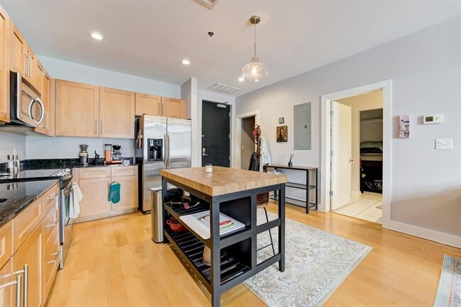 Building Photo - 444 N Central Ave