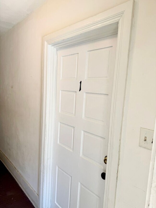 Building Photo - 745 E Market St