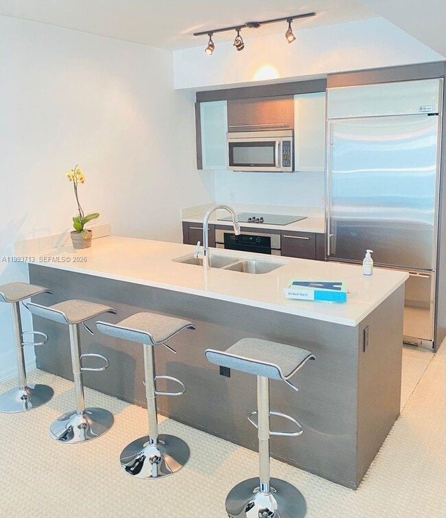 Building Photo - 500 Brickell Ave