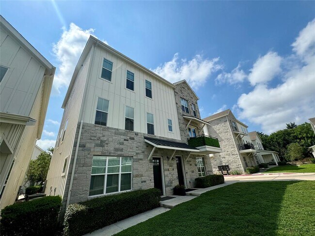 Building Photo - 2624 Metcalfe Rd