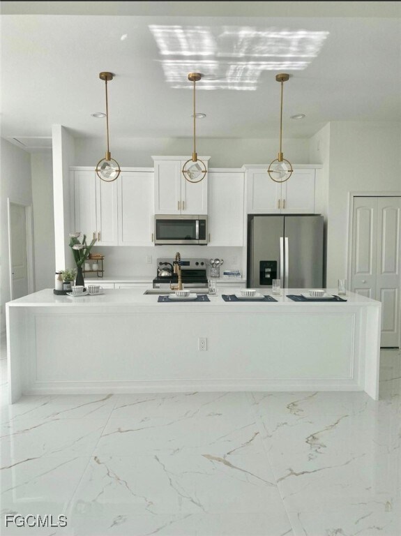 Building Photo - 2005 W 10th St