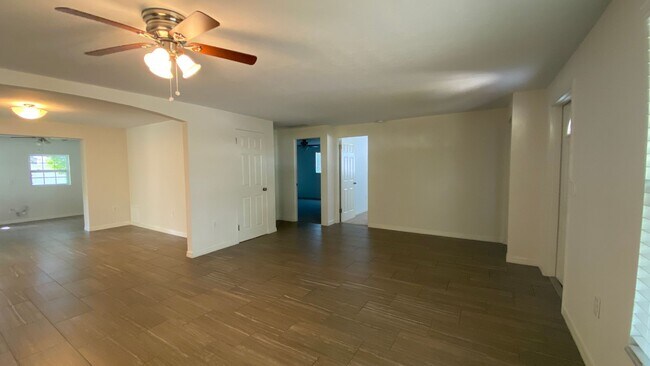 Building Photo - Nicely Remodeled & Updated 3 Bedroom 2 Bat...