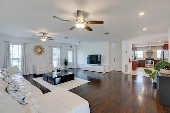 Building Photo - 3170 NW 68th Ct