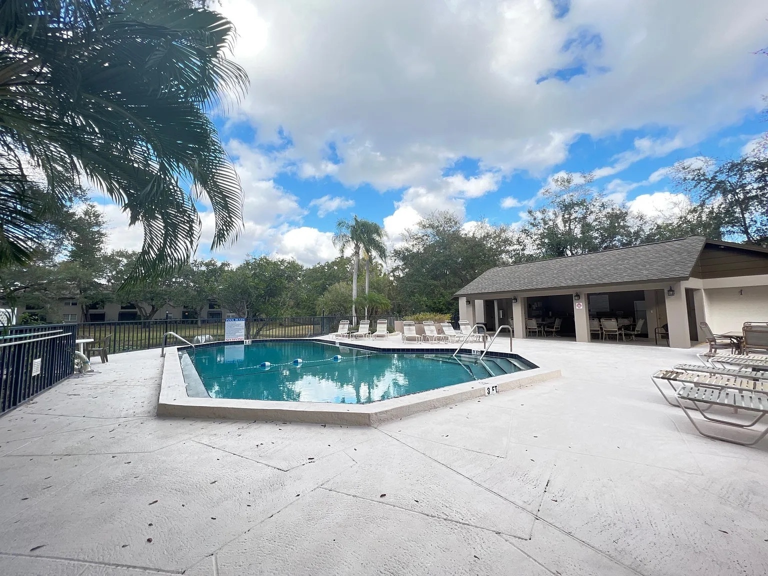 Building Photo - 5265 E Bay Dr