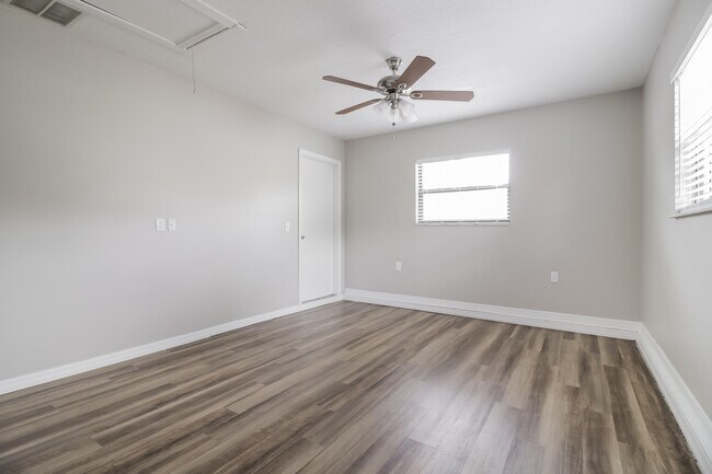 Building Photo - 431 Tropicaire Ave SW