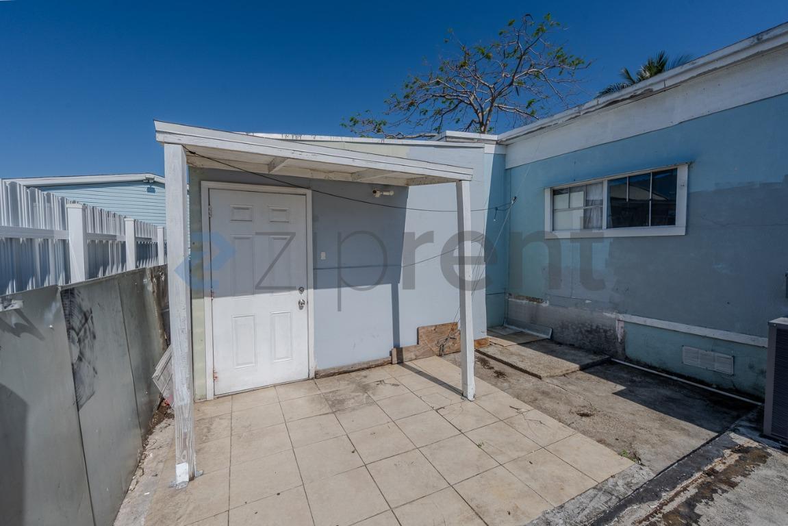 Building Photo - Unit