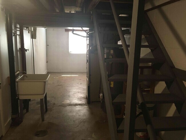 Building Photo - 6554 Portage St NW