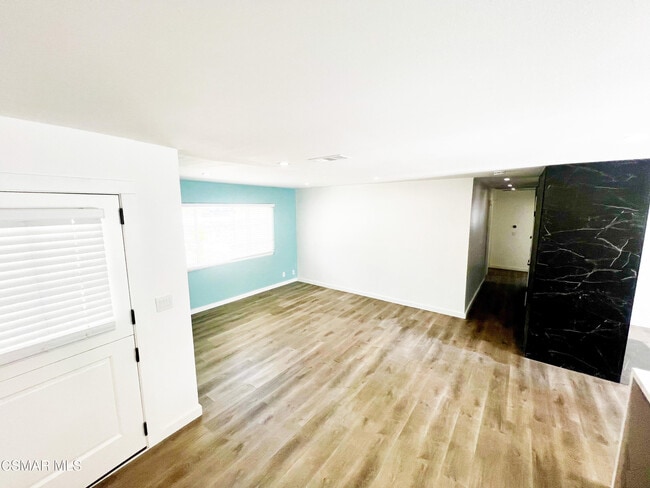 Building Photo - 1376 E Avenida De Los Arboles
