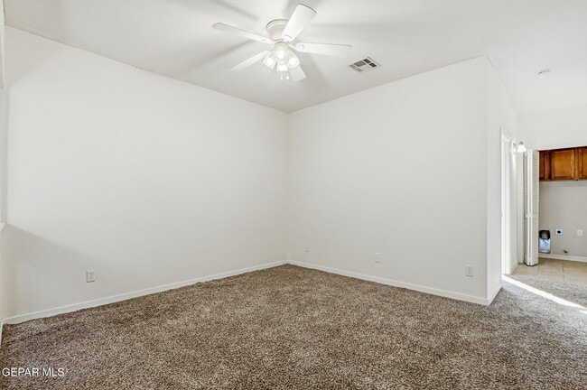 Building Photo - 3150 N Yarbrough Dr