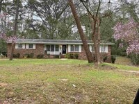 Building Photo - 3155 Lakeshore Dr