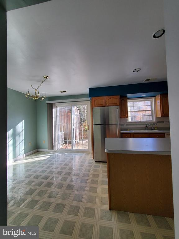 Building Photo - 652 Currant Ct