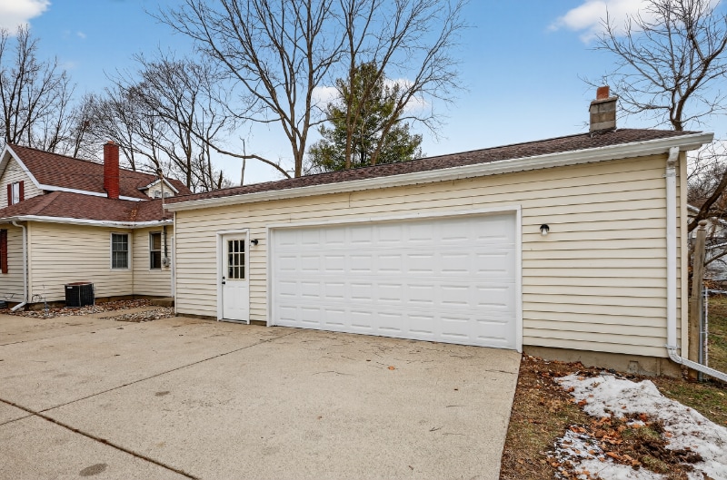 Building Photo - 430 N Linden St