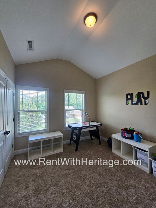 Building Photo - Gorgeous 3 bd / 2 bath / Attention to Deta...
